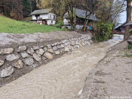 Zemeljski plaz na cesti JP661523 Zajasovnik (1)